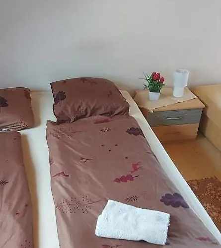 Badacsonyi Csobbanas Privat Berlemeny * バダチョニトマイ